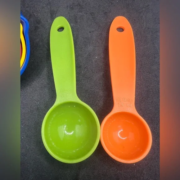🥰 4/$25 - Colorful Measuring Cups Set - Picture 3 of 7
